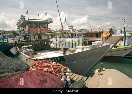 Malaysia Borneo Sabah Semporna Fischerboot im Hafen