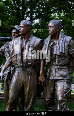 Vietnam War Memorial Statue mit drei Soldaten in der Nähe von Vietnam Memorial Wall in Washington, D.C. Stockfoto