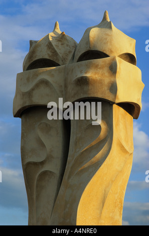 Antoni Gaudi, Casa Mila, auch bekannt als La Pedrera, Barcelona, Spanien. Die Schornsteine. Stockfoto