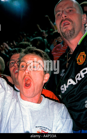 Fans von Manchester United nach Bayern München wurden in den sterbenden Sekunden des 1999 European Cup final Barcelona Spanien geschlagen. Stockfoto