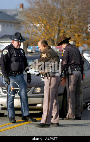 Semi-Sattelzug kippt einen Unfall mit Verletzungen verursachen Stockfoto