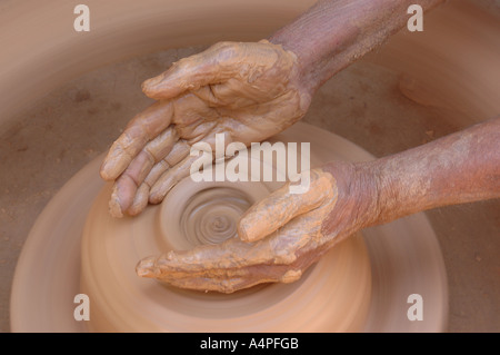 ANG77704 indische traditionelle Potter Kumbhar in Hindi Indien Stockfoto