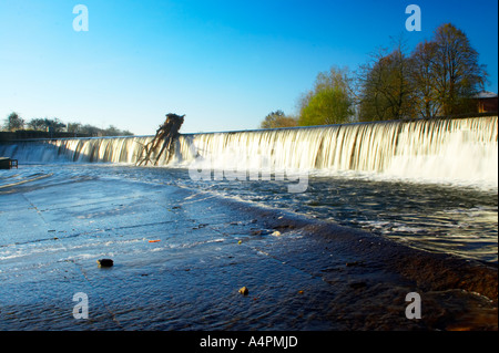 England, Cumbria, Carlisle.  Der Fluss Caldrew in der Nähe der Stadt Carlisle, an einem frostigen Wintermorgen. Stockfoto