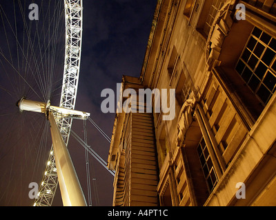 Millennium-Auge im Vergleich zu London aquarium Stockfoto