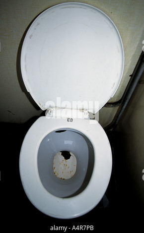 Toilette an Bord eines Zuges von Sofia nach Varna in Bulgarien. Stockfoto