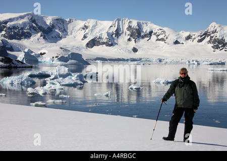 Touristen auf Danko Insel Cuverville Bay auf der antarktischen Halbinsel in der Antarktis Stockfoto