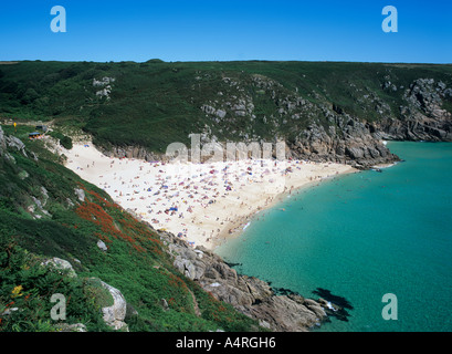 Porthcurno Strand in der Bucht in Cornwall, England. Stockfoto