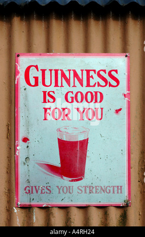 Alten authentischen Guinness Schild mit der Aufschrift "Guinness ist gut für dich" Stockfoto