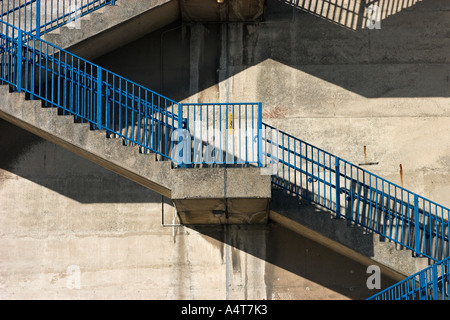 Stufen führen vom Marina Esplanade nach Wellington Crescent East Cliff Ramsgate Kent England Stockfoto