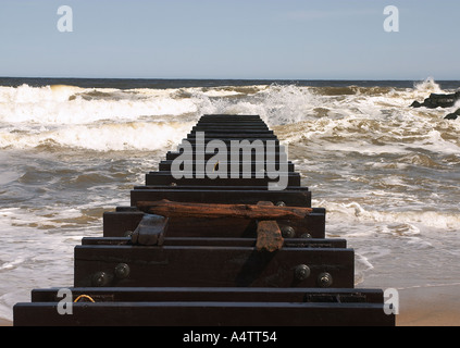 Pier in den Atlantik ragt Stockfoto