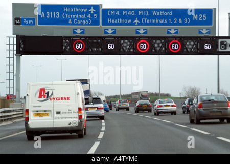 M25 Autobahn Uhrzeigersinn in der Nähe von London Heathrow Flughafen-Abzweigung London England Grossbritannien Südengland Stockfoto