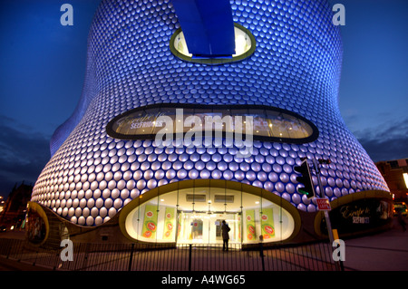 Selfridges-Kaufhaus in der Bull Ring Birmingham nach Dunkelheit Stockfoto