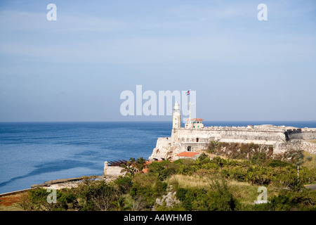 El Morro Fort und Leuchtturm von den Mauern der Festung San Carlos De La Cabana, Havanna, Kuba Stockfoto