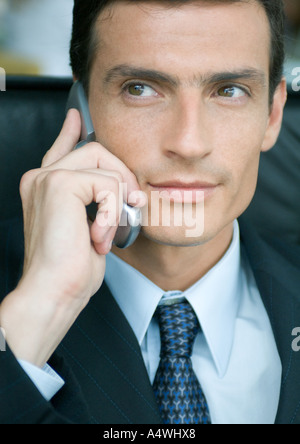 Geschäftsmann mit Handy Stockfoto