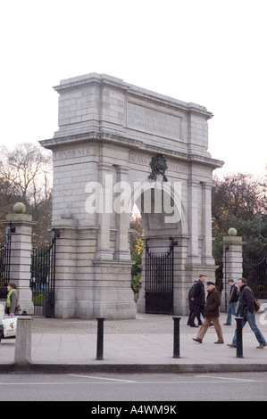 Eingangstor zum St. Stephens Green in Dublin Irland Stockfoto