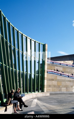 Menschen vor Neue Staatsgalerie Museum Stuttgart Deutschland Stockfoto