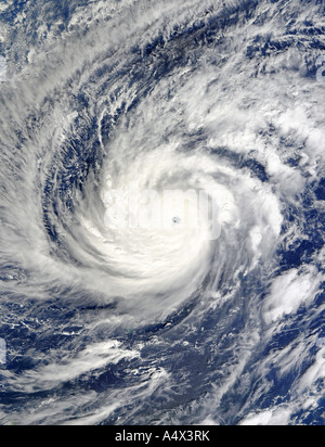 Majestätisch über dem westlichen Pazifischen Ozean westlich der Philippinen Super Typhoon Lupit Kategorie 5 Stockfoto