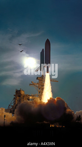 Das Space Shuttle Discovery steigt von der Startrampe am Kennedy Space Center einzigartige erweiterte Version von einem original NASA himmelwärts Stockfoto