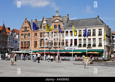 Bürger Häuser auf dem großen Marktplatz, Brügge, Flandern, Belgien Stockfoto