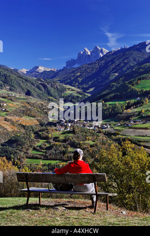 Blick vom Bauernhof moar zu viersch zu den geisler Gebirge, Klausen, Südtirol, Italien Stockfoto