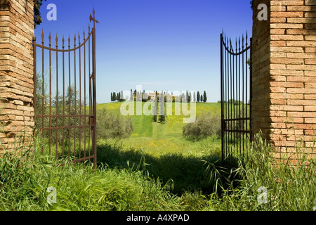 Tor zur Villa in der Toskana-Italien-Europa Stockfoto