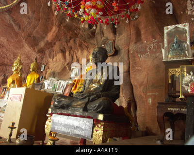 Bilder in den Tempel Wat Phu Tok s Sandstein Felsen in Nord-Ost-Thailand Stockfoto