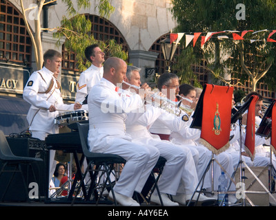 Royal Marines Band spielen in Gibraltar, um 300 Jahre der britischen Herrschaft zu feiern, Stockfoto