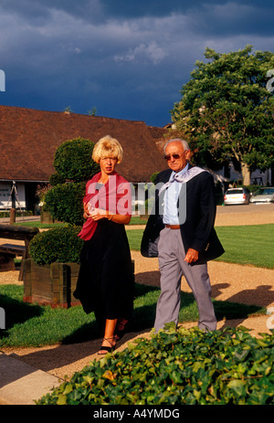Franzosen, Touristen, Besucher, Besuch, Eyrignac Manor, Salignac-Eyvigues, Dordogne, Aquitaine, Frankreich Stockfoto