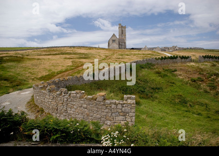Blick auf Lundy-Dorf und St. Helena Kirche auf Lundy Island Stockfoto