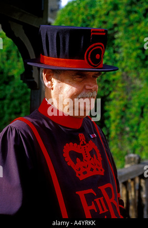 1, 1, Yeoman Warder, Beefeater, Queen's Royal Guard, der Tower von London, Hauptstadt, Stadt, London, England, Großbritannien, Großbritannien, Europa Stockfoto