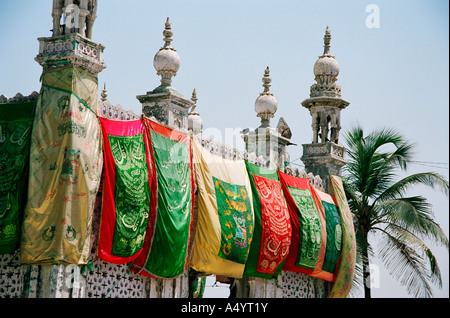 Haji Ali Dargah ist eine Moschee und Dargah Grab befindet sich auf einer kleinen Insel vor der Küste Worli in Mumbai Indien Stockfoto