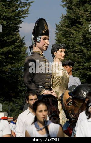 Drei Gigantes (Riesen) während der Parade, Gran Via, Aste Nagusia Fiesta, Baskenland, Spanien. Stockfoto