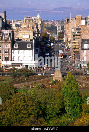 dh PRINCES STREET EDINBURGH Gardens Statue New Town aus dem Schloss Park ansehen schottland Stadtbild schottische Städte im Stadtzentrum Stockfoto