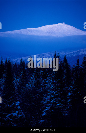 Dämmerung fällt auf Mt Washington New England s höchste Berg Winter White Mountains Presidential Range Twin Mountain NH Stockfoto