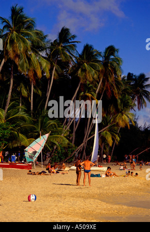 Franzosen Person Touristen Badegäste Sonnenanbeter Schwimmer bei Les Salines Strand Sainte-Anne Martinique Französische Antillen Stockfoto