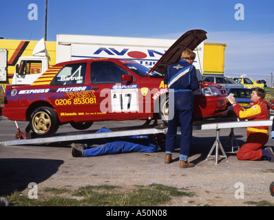 Sierra Sapphire Cosworth Racing Limousine auf Anhänger im Cadwell Park in North Lincolnshire Stockfoto