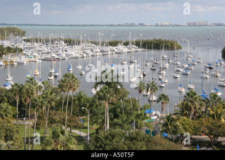 Miami Florida, Coconut Grove, Biscayne Bay Water, Hafen, Hafen, Segelboote, Key Biscayne, Sonesta Hotel Panorama Restaurant Blick, Besucher reisen Stockfoto