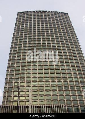 Zentrierspitze hohe Aufstieg Bürohaus Central London England Stockfoto