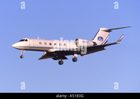 Gulfstream G-IV Private Jet Laning am Flughafen Luton, UK Stockfoto