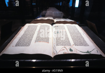 Gutenberg-Bibel in der Beinecke Rare Book and Manuscript Library der Yale University New Haven CT USA Stockfoto