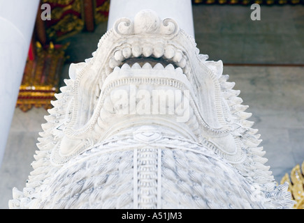 Löwen bewachen Wat Benchamabophit Tempel Bangkok Thailand Stockfoto