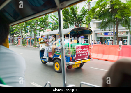 Tuk Tuk auf Straße in Bangkok Thailand Stockfoto