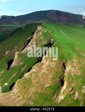 Kalkstein-„Felsformation“ am Winnats Pass und am Mam Tor bei Castleton im Peak District Derbyshire „Großbritannien“ Stockfoto