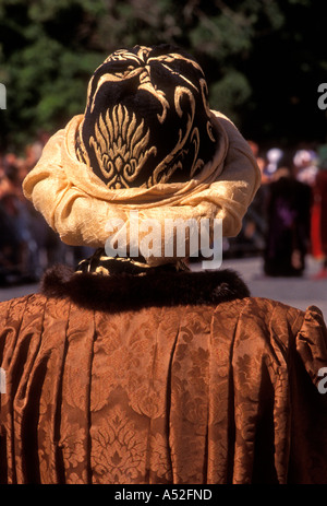 Spanier, spanischer Mann, erwachsenen Mannes, Parade, Prozession, Festival, Plaza Mayor, Hauptstadt, Segovia, Provinz Segovia, Kastilien und Leon, Spanien, Europa Stockfoto