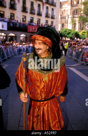 Spanier, spanischer Mann, erwachsenen Mannes, Parade, Prozession, Festival, Plaza Mayor, Hauptstadt, Segovia, Provinz Segovia, Kastilien und Leon, Spanien, Europa Stockfoto