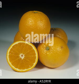 Gesamte geschnitten Zitrusfrüchten orange Sorte Valencia Stockfoto