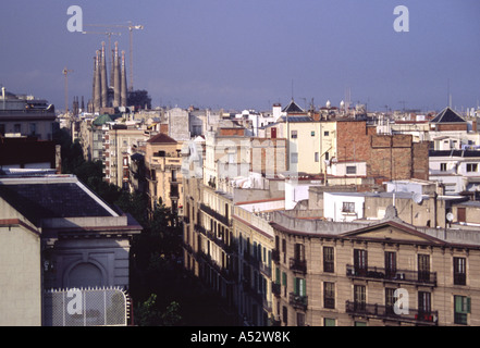 Luftaufnahme von Barcelona Dächer und die Kathedrale von La Pedrera Mila Haus katalanischen Spanien 2004 NR Stockfoto