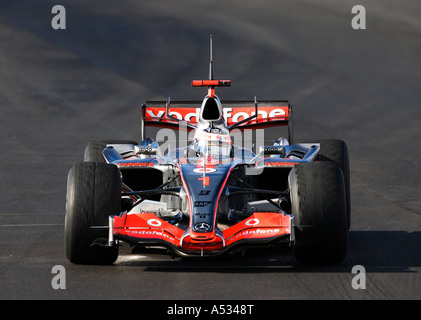 Fernando Alonso (ESP) im McLaren-Mercedes MP4-22 Rennwagen während der Formel-1-Tests Sitzungen im Februar 2007 Stockfoto