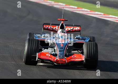 Fernando Alonso (ESP) im McLaren-Mercedes MP4-22 Rennwagen während der Formel-1-Tests Sitzungen im Februar 2007 Stockfoto
