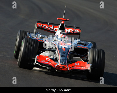 Fernando Alonso (ESP) im McLaren-Mercedes MP4-22 Rennwagen während der Formel-1-Tests Sitzungen im Februar 2007 Stockfoto